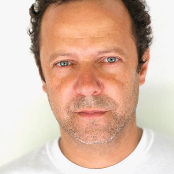 PUAM Presents Zoom Talk with Photo Artist Vik Muniz